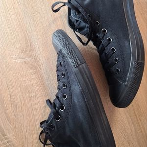 Converse Chuck Taylors size 10 Black